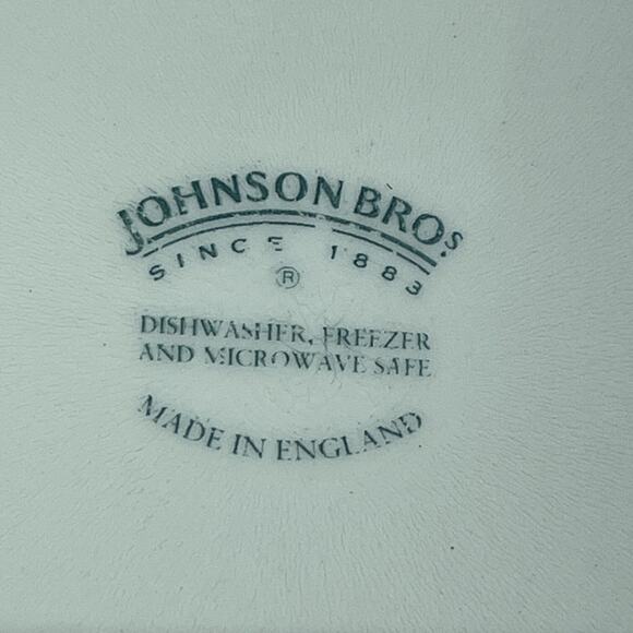 Vintage Johnson Brothers VICTORIAN CHRISTMAS Vegetable Serving Bowl 8.25" Round - Picture 6 of 6